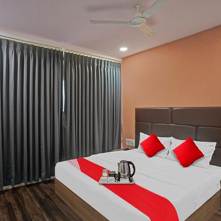 Hotel O Infinity Surate Exterior foto