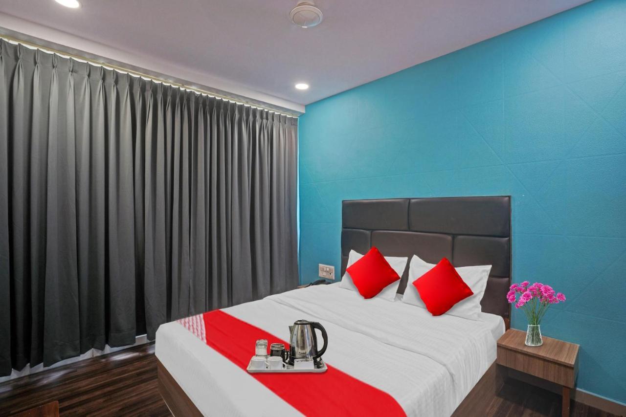 Hotel O Infinity Surate Exterior foto