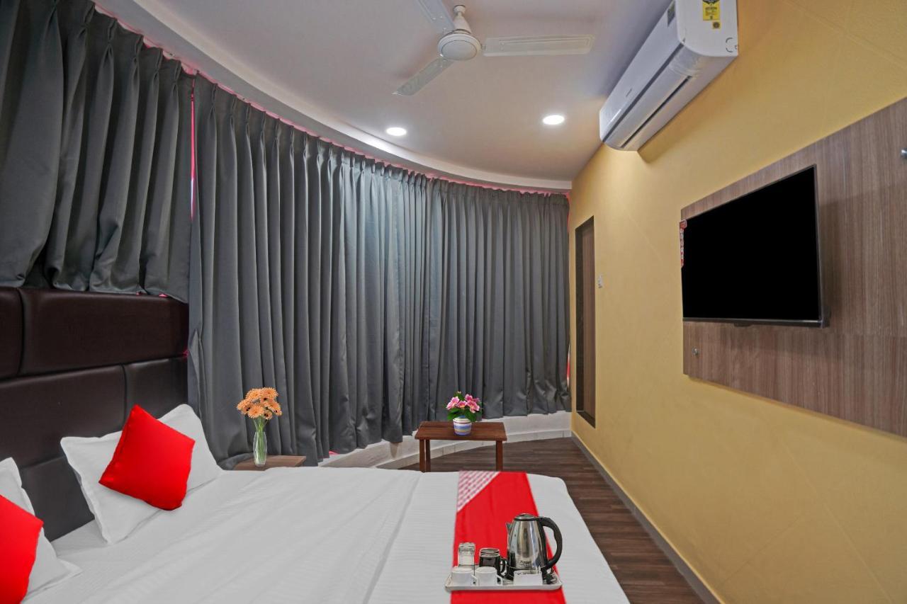 Hotel O Infinity Surate Exterior foto