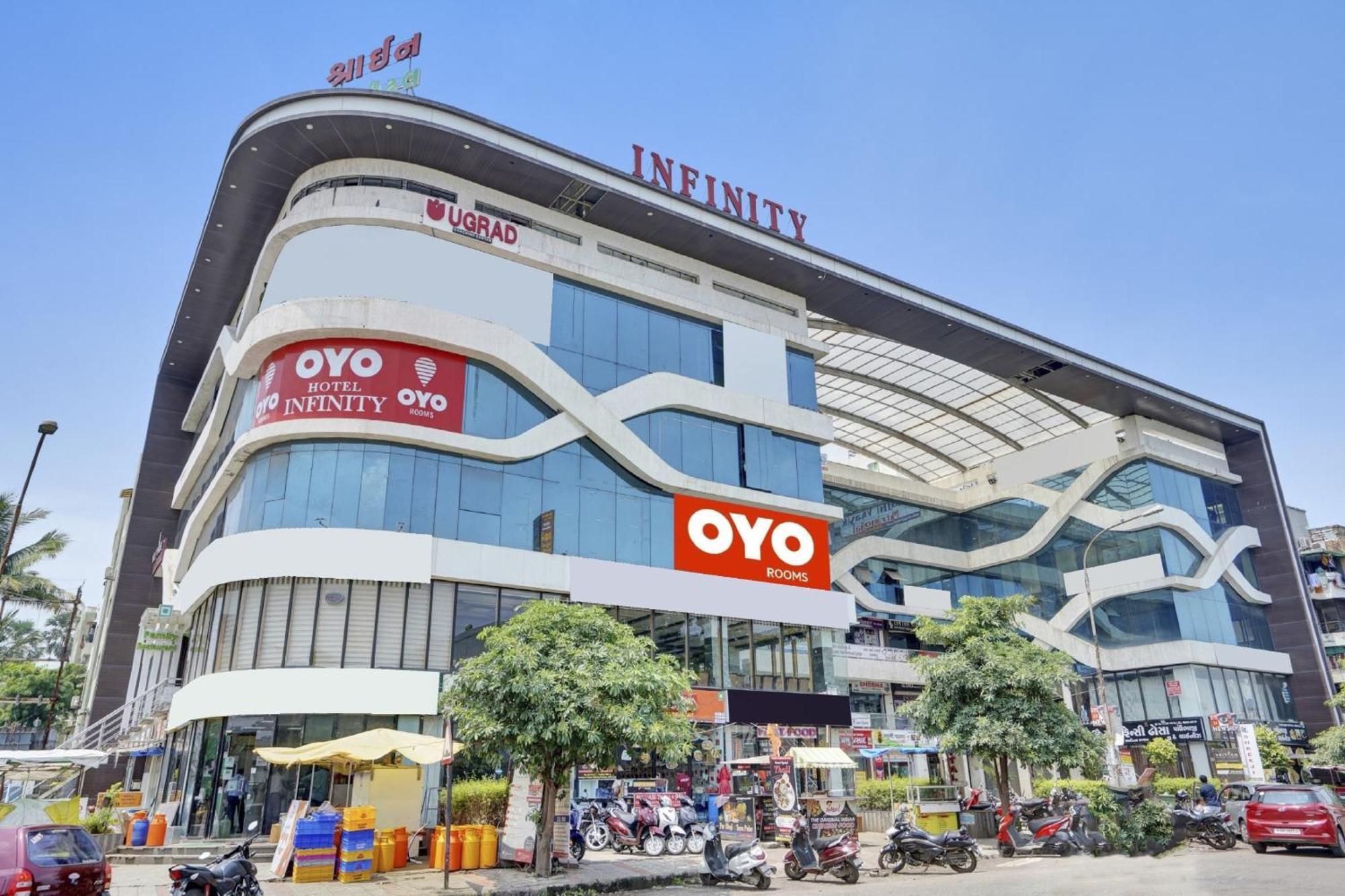 Hotel O Infinity Surate Exterior foto