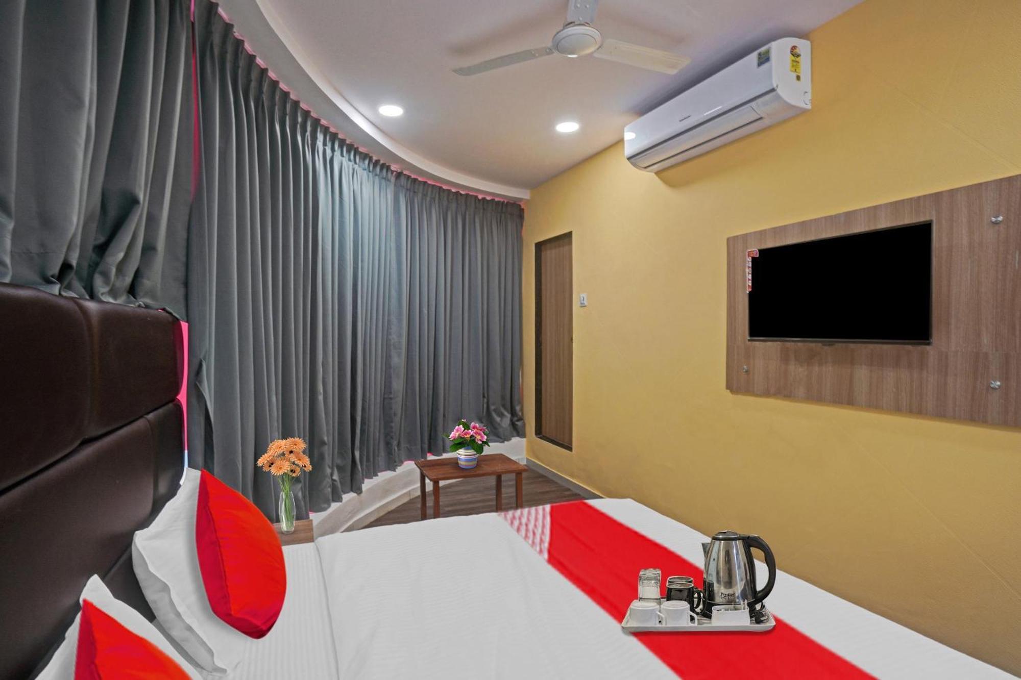 Hotel O Infinity Surate Exterior foto