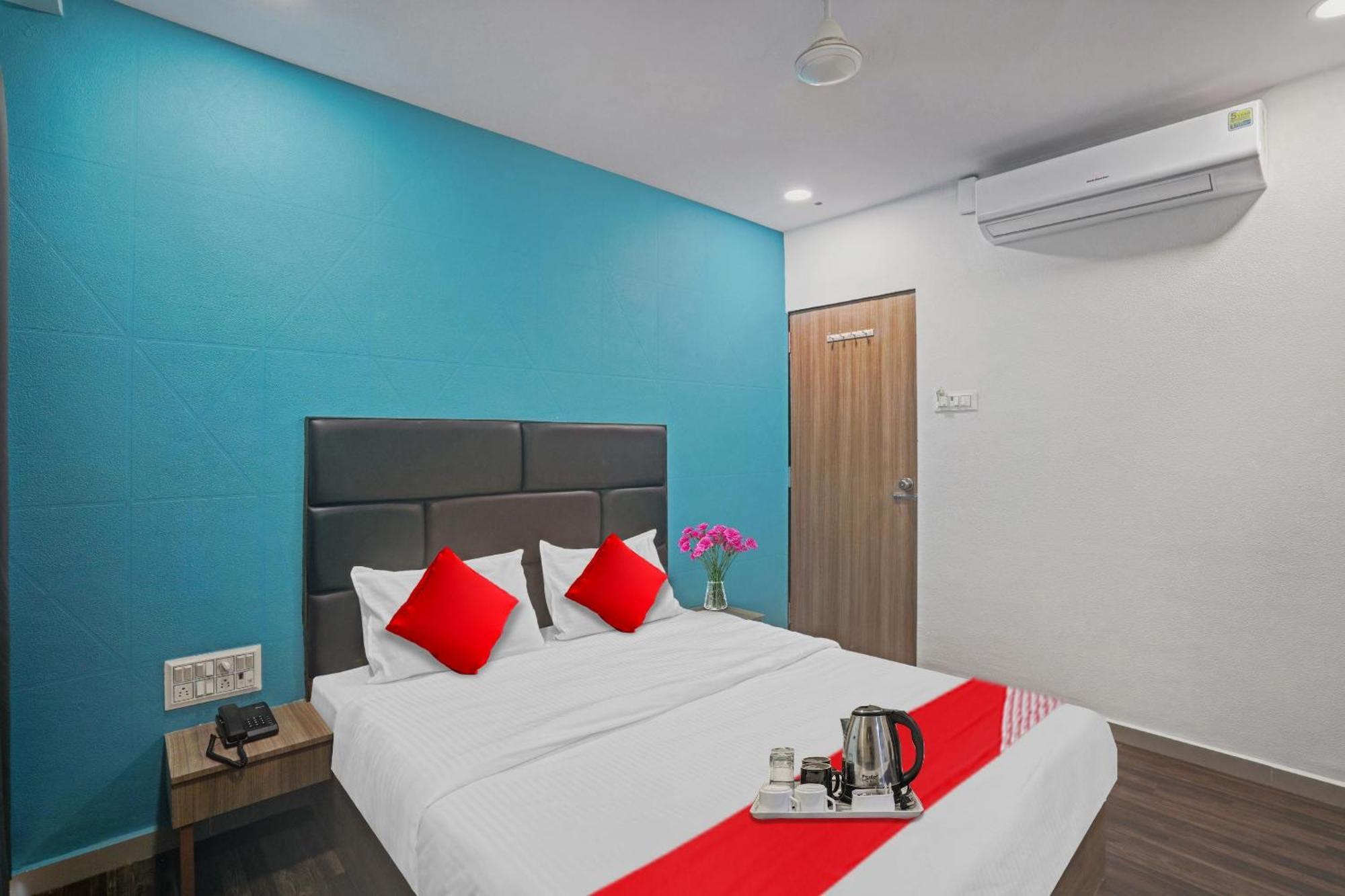 Hotel O Infinity Surate Exterior foto