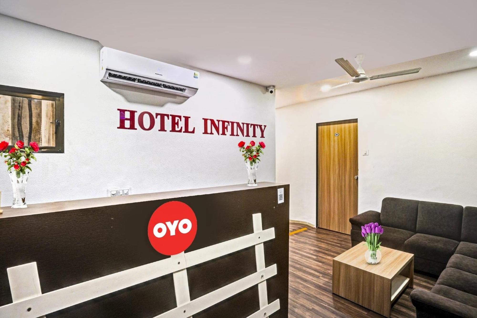 Hotel O Infinity Surate Exterior foto
